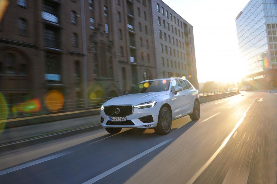  Volvo XC60 D5 R-Design 2017 года  (WW) (фото 26 из 26)